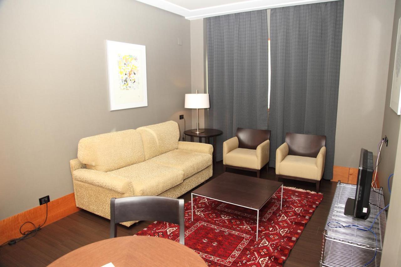 Gran Hotel Lakua Vitoria-Gasteiz Bagian luar foto