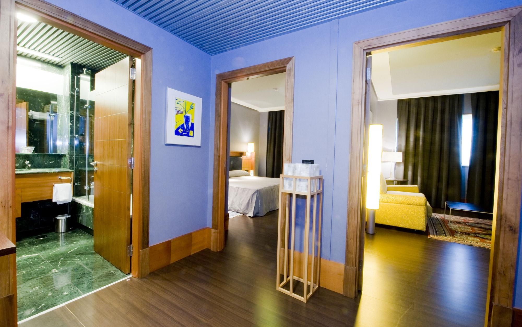 Gran Hotel Lakua Vitoria-Gasteiz Ruang foto A suite at the Hotel Arts