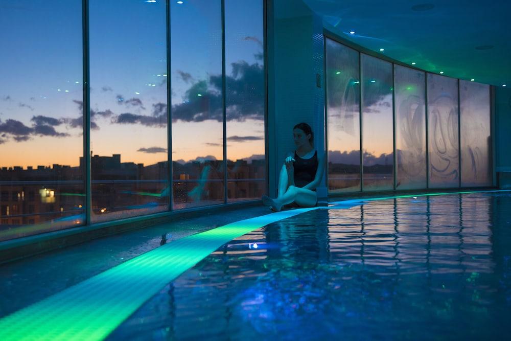 Gran Hotel Lakua Vitoria-Gasteiz Bagian luar foto The Sky Pool