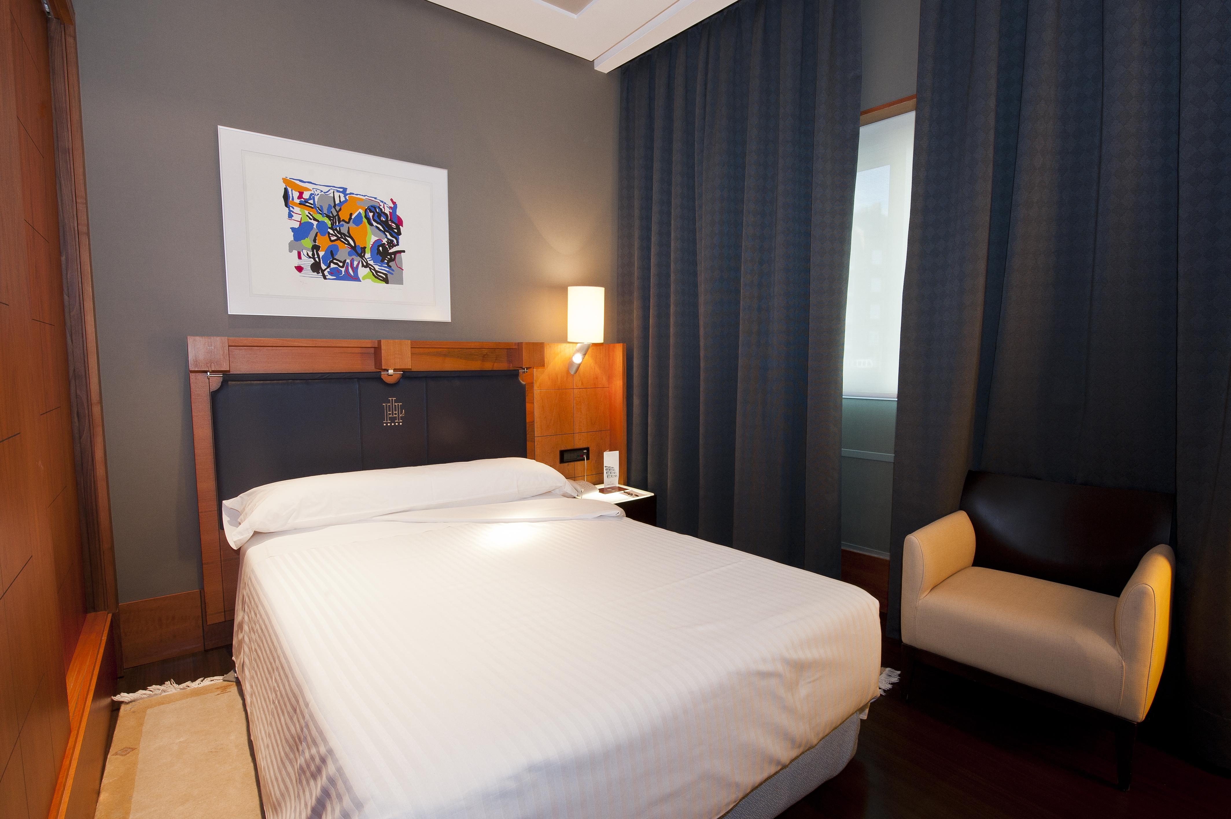 Gran Hotel Lakua Vitoria-Gasteiz Bagian luar foto