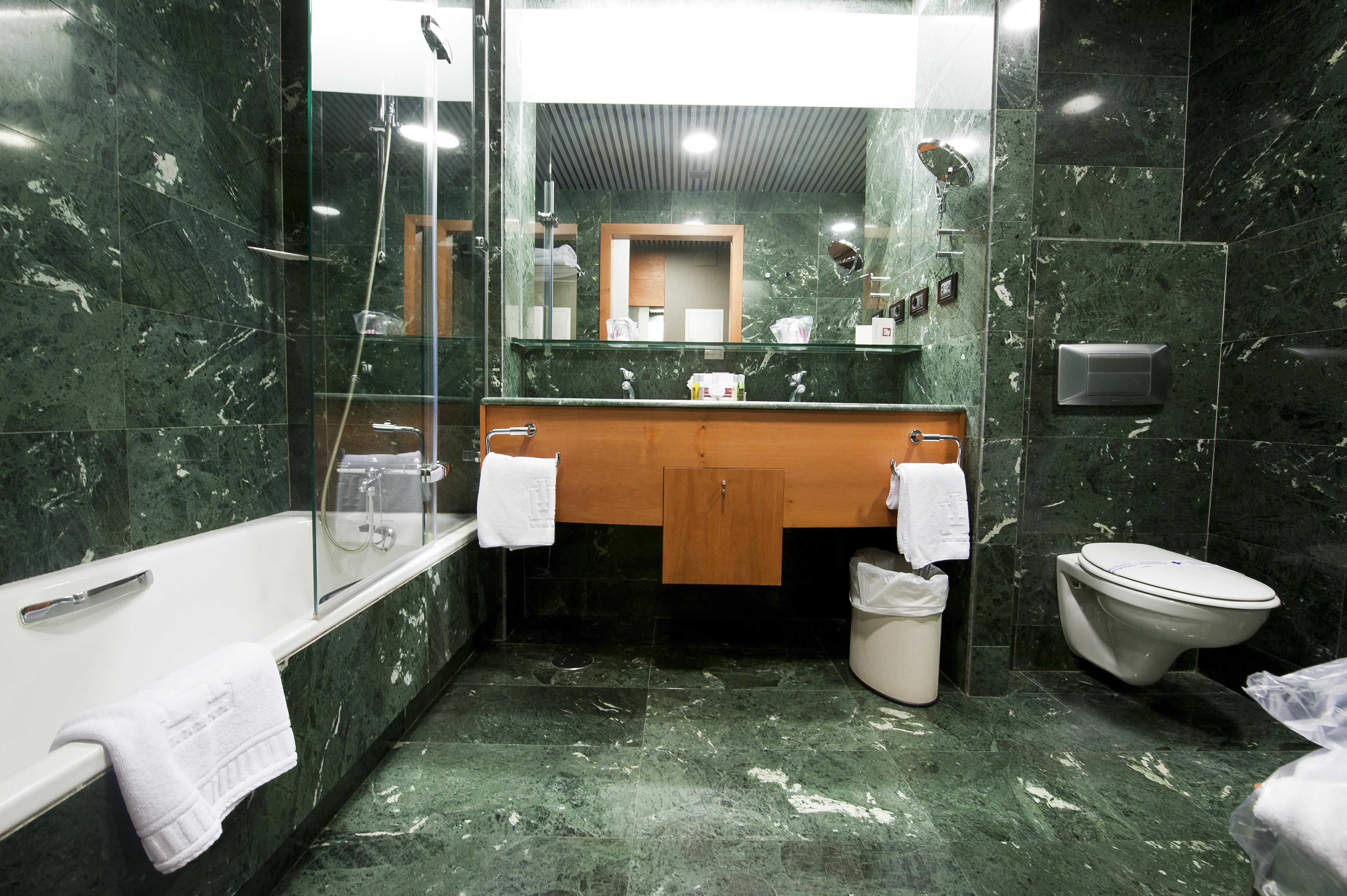 Gran Hotel Lakua Vitoria-Gasteiz Bagian luar foto