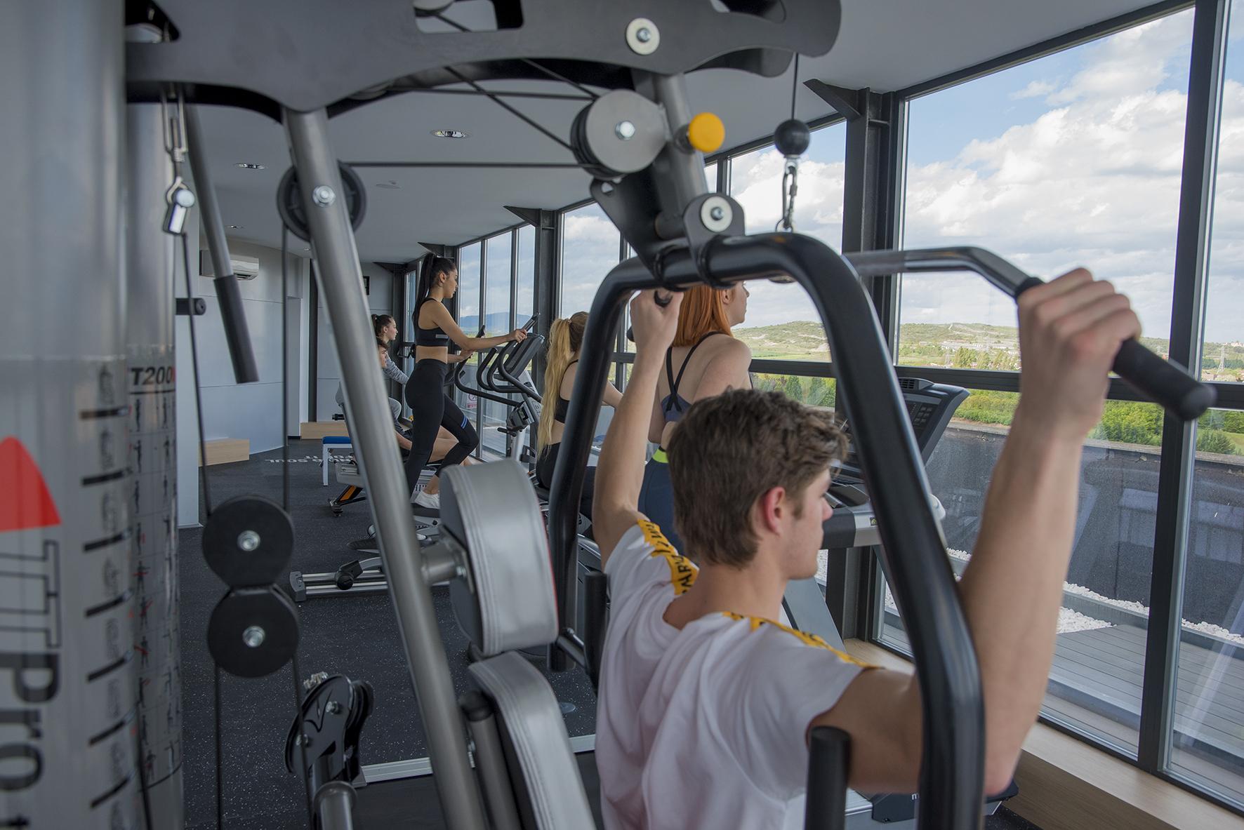 Gran Hotel Lakua Vitoria-Gasteiz Bagian luar foto The gym at the University of Roehampton