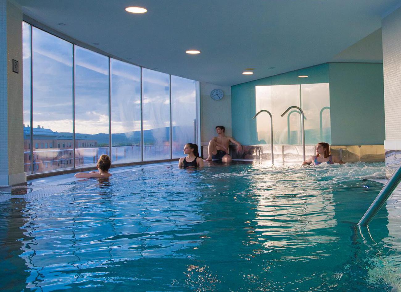 Gran Hotel Lakua Vitoria-Gasteiz Bagian luar foto The thermal pool at the Grand Hotel