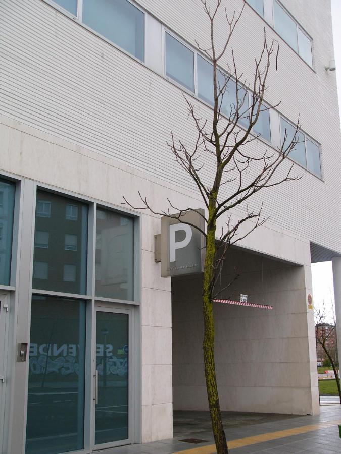 Gran Hotel Lakua Vitoria-Gasteiz Bagian luar foto The P-sign