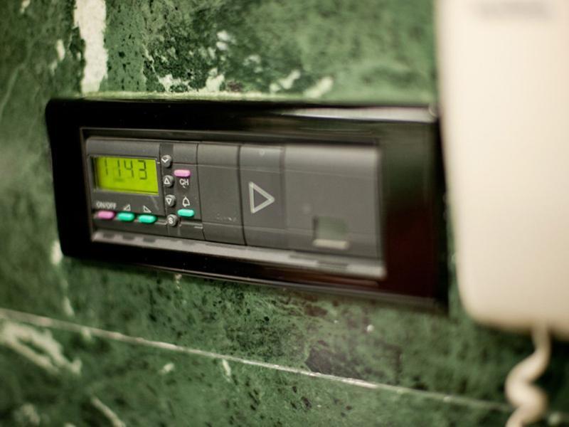 Gran Hotel Lakua Vitoria-Gasteiz Bagian luar foto A programmable thermostat