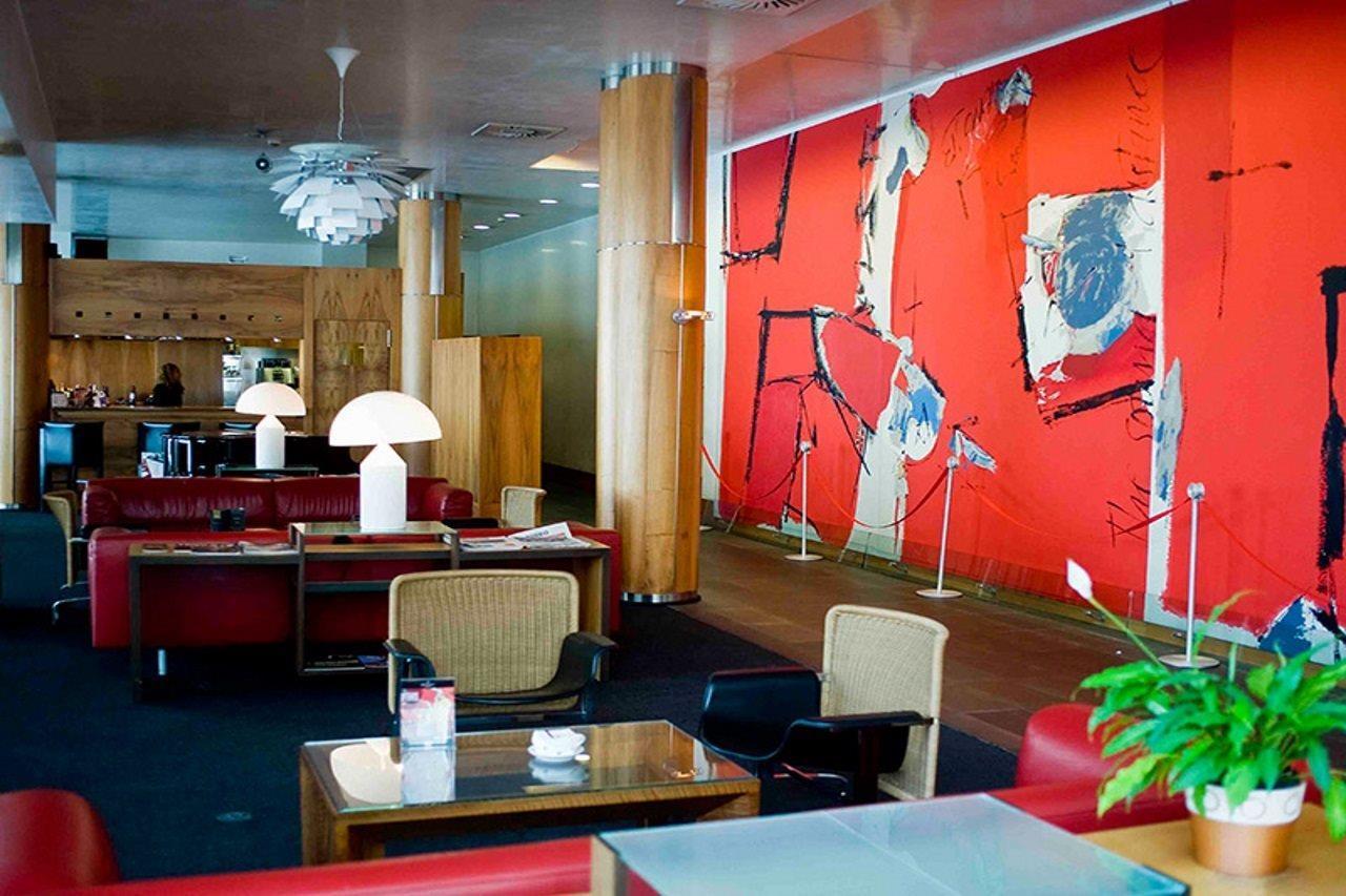 Gran Hotel Lakua Vitoria-Gasteiz Bagian luar foto The interior of the lounge