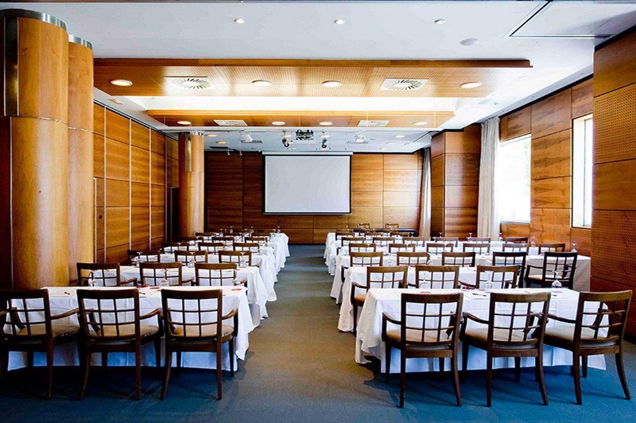 Gran Hotel Lakua Vitoria-Gasteiz Bagian luar foto The conference room