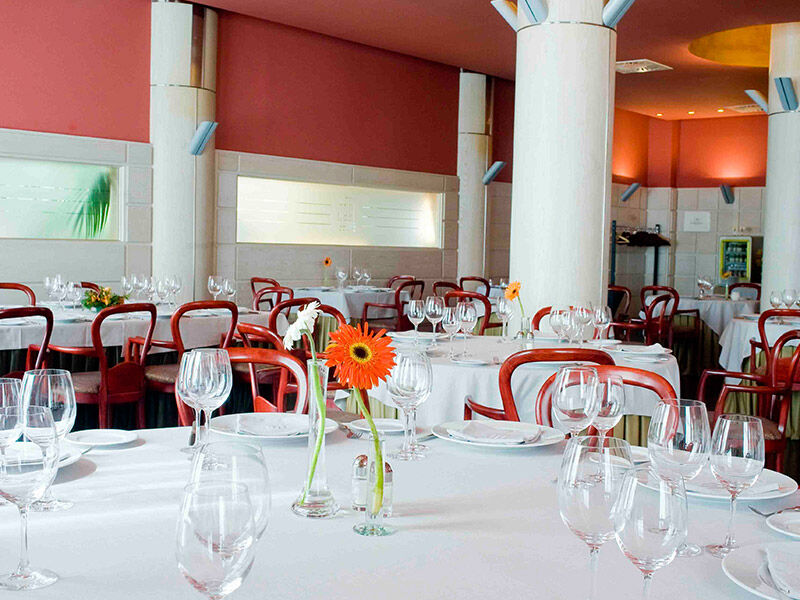 Gran Hotel Lakua Vitoria-Gasteiz Bagian luar foto Restaurant